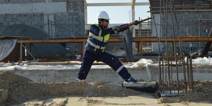 bouwvakker aan het werk